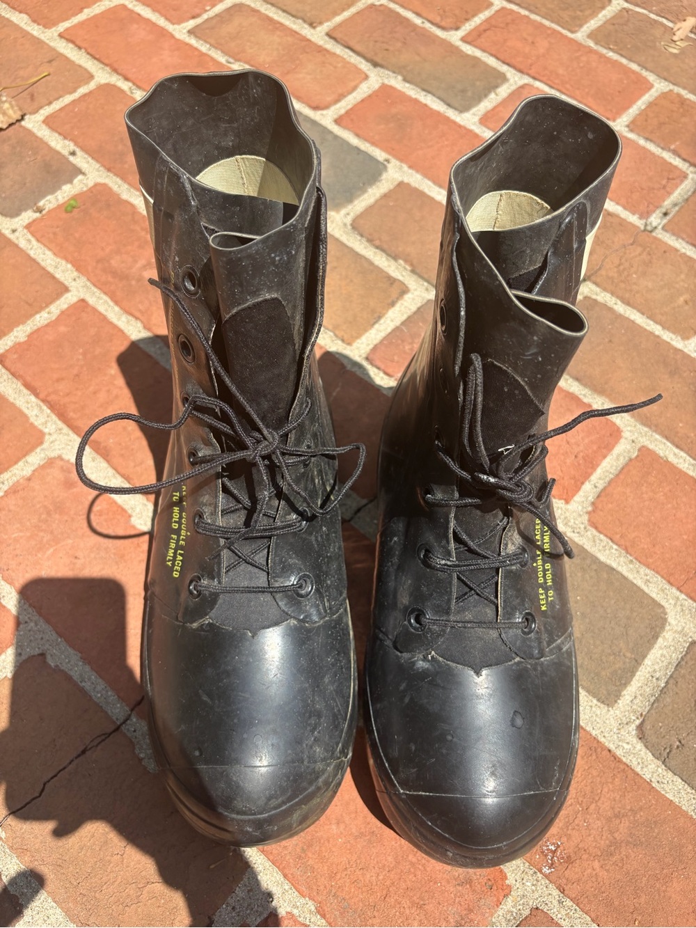 BATA INDUSTRIALS ZeroGuard Vintage Mickey Mouse Boots 9R - Picture 6 of 6